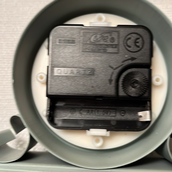 Blue quartz movement table top clock like new - Picture 7 of 7